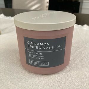 White Barn Cinnamon Spiced Vanilla Candle